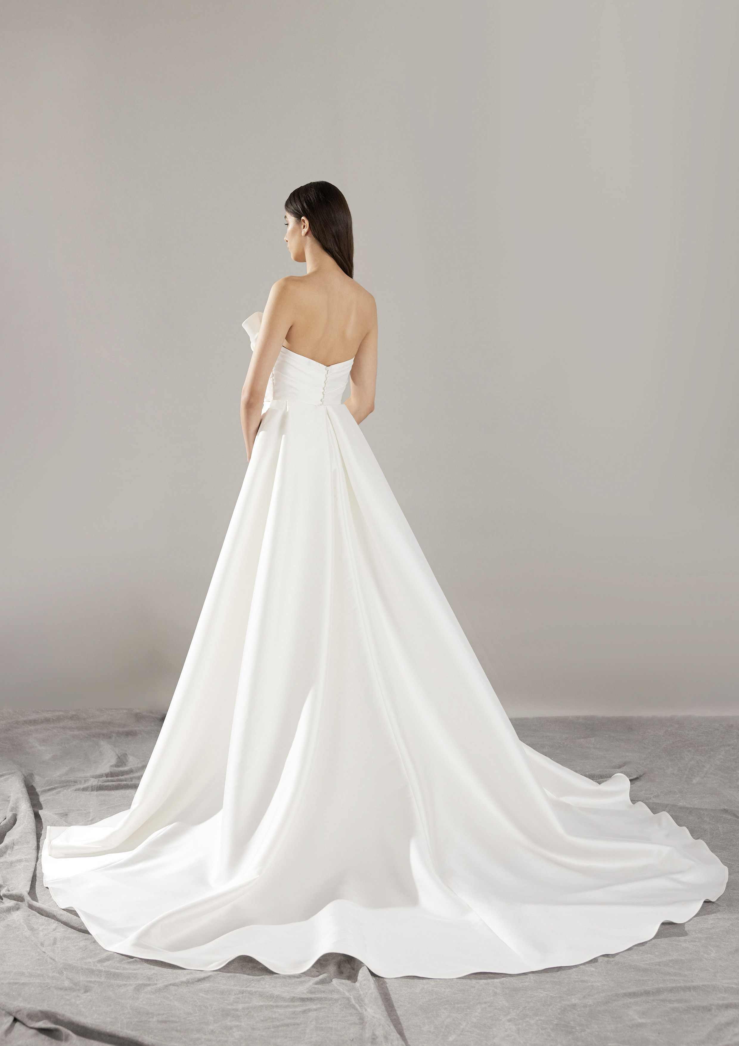 Pronovias: Arya - Image 3