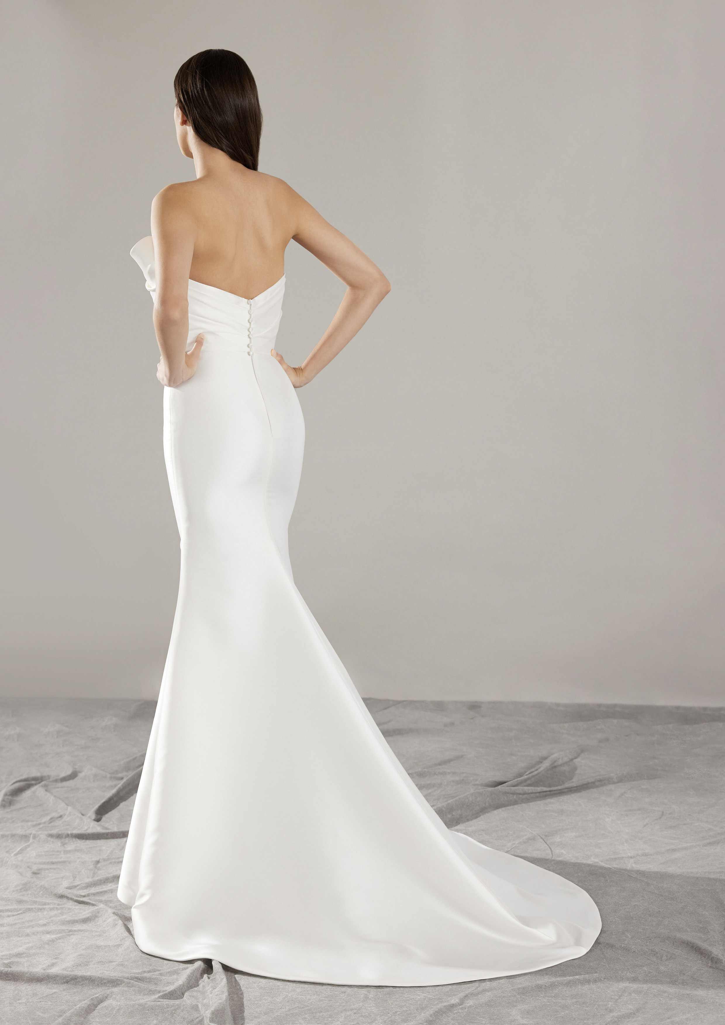 Pronovias: Arya - Image 4