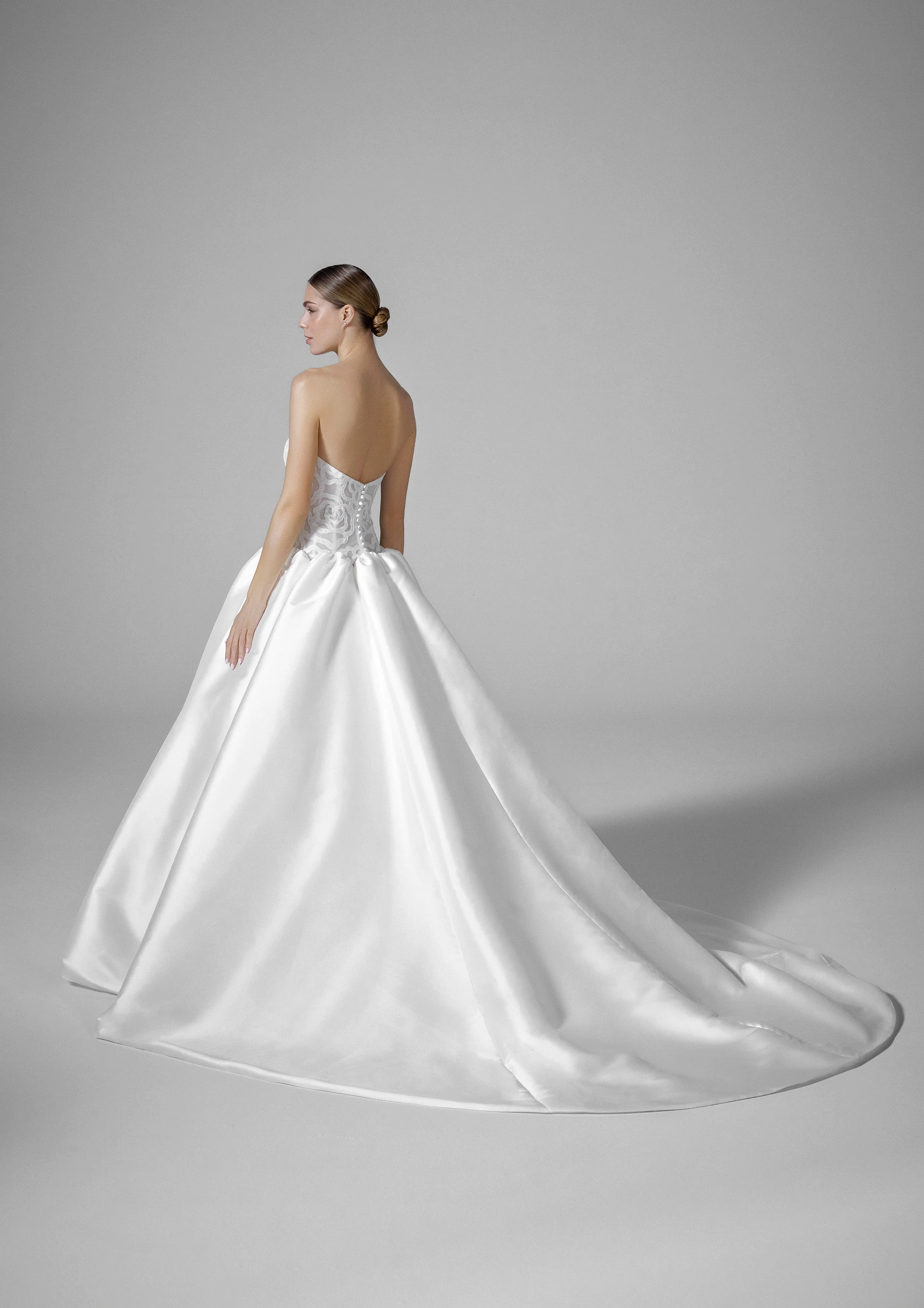 Pronovias: Bourgeon - Image 2