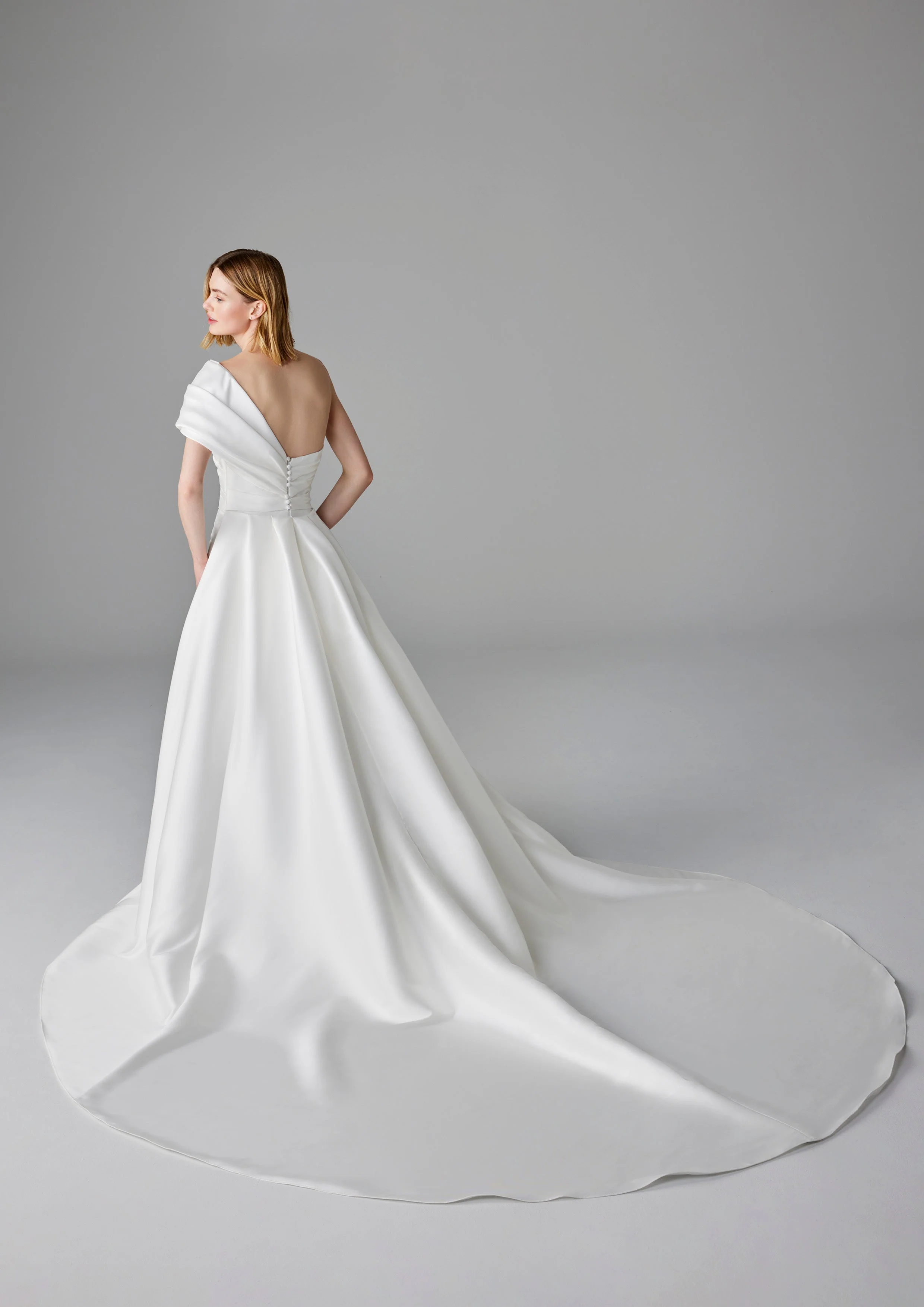 Pronovias: Etiennes - Image 4