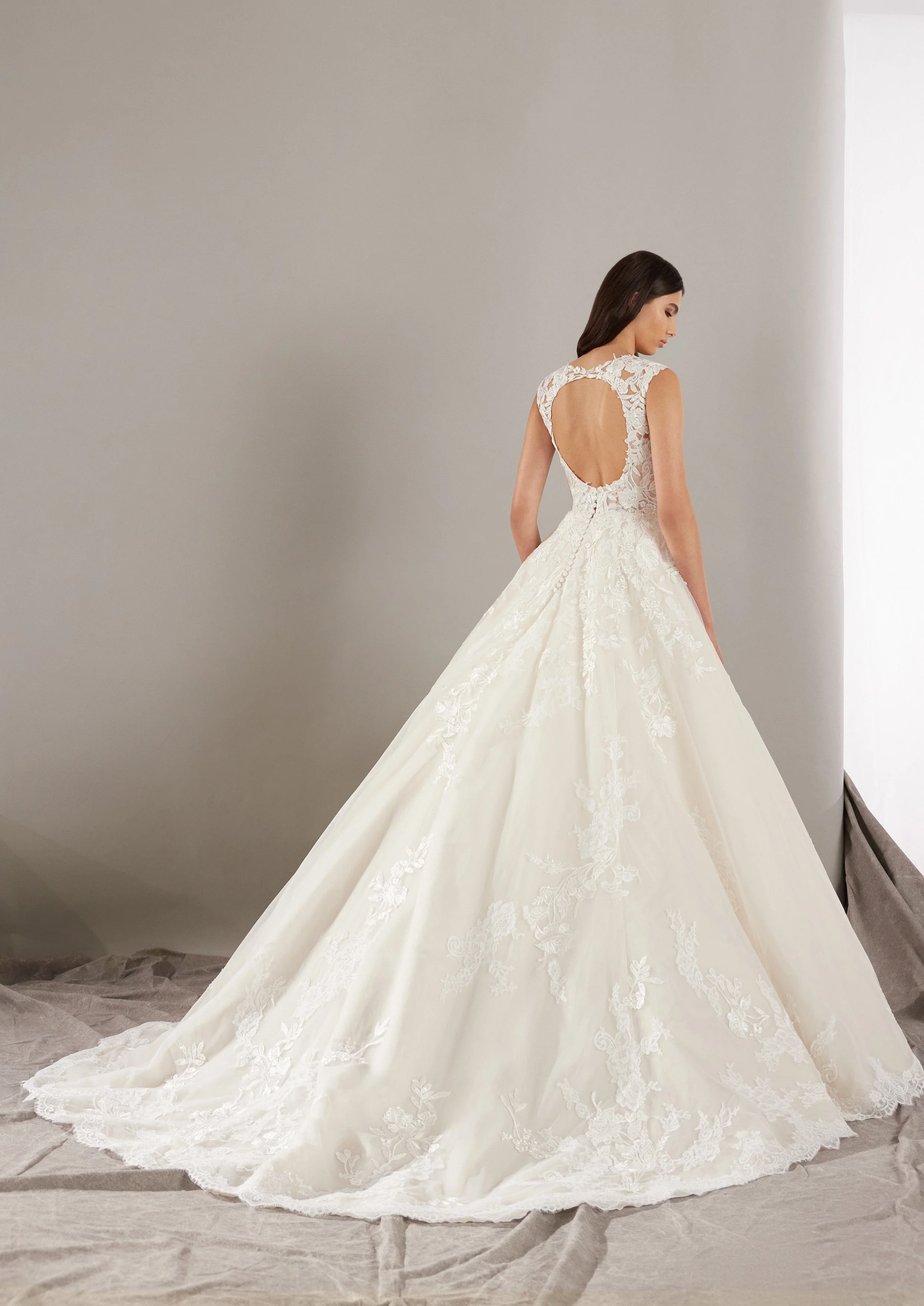 Pronovias: Ever - Image 2