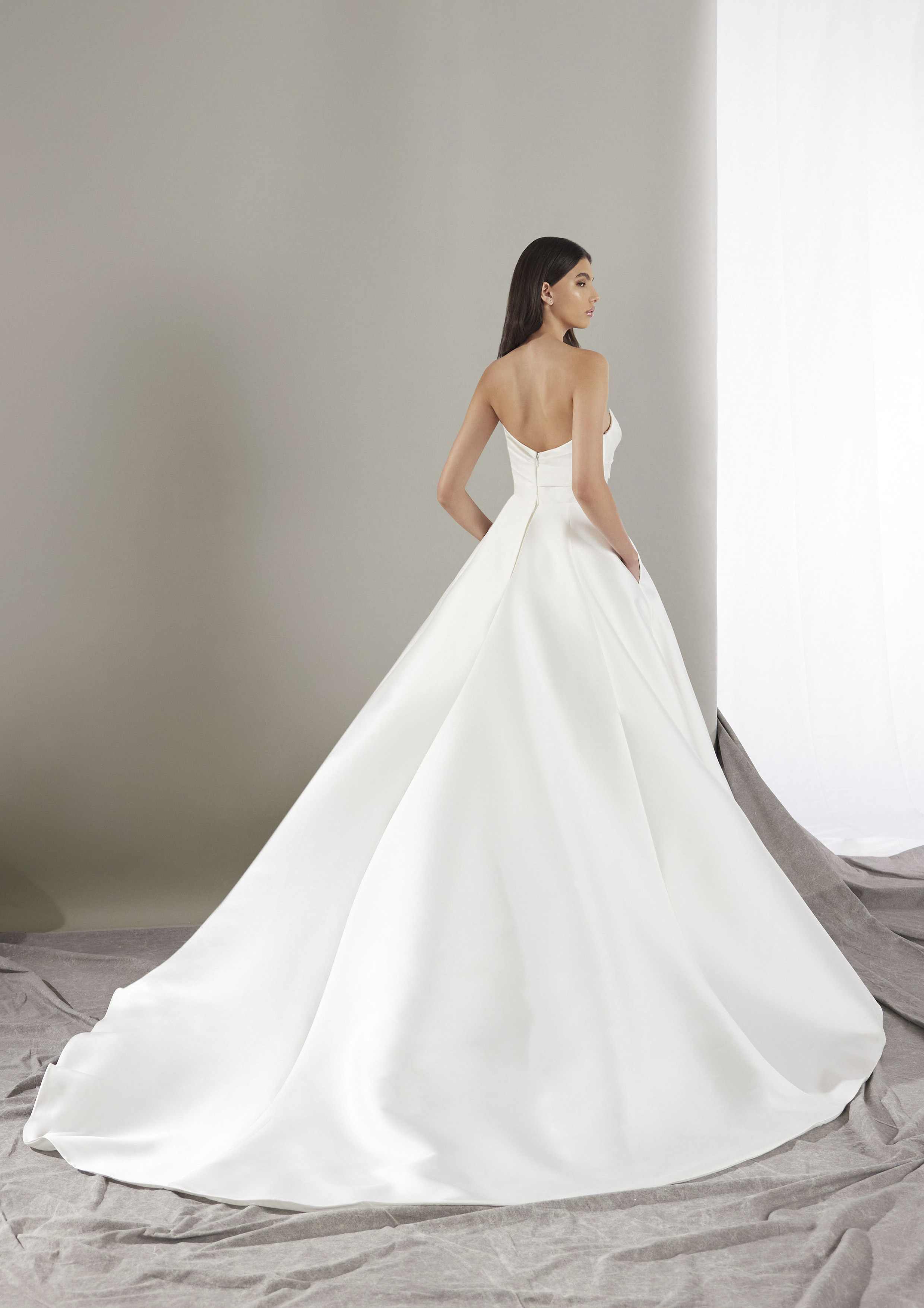 Pronovias: Keoni - Image 2