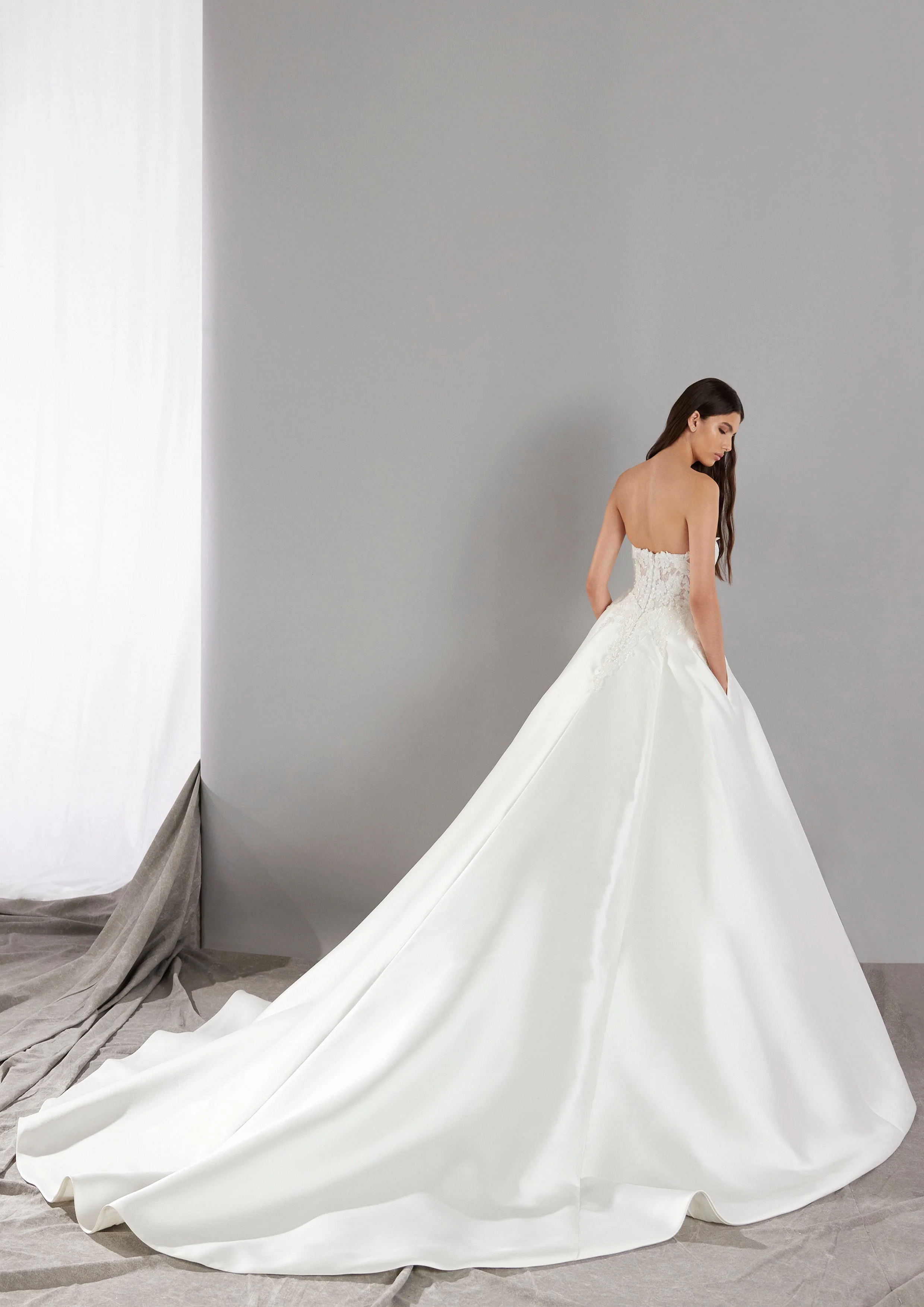 Pronovias: Once - Image 2