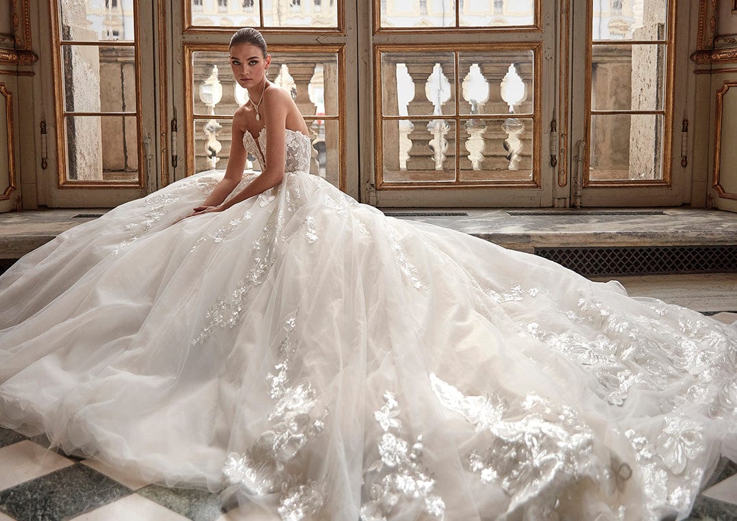 Pronovias Privee: Ammolite - Image 3