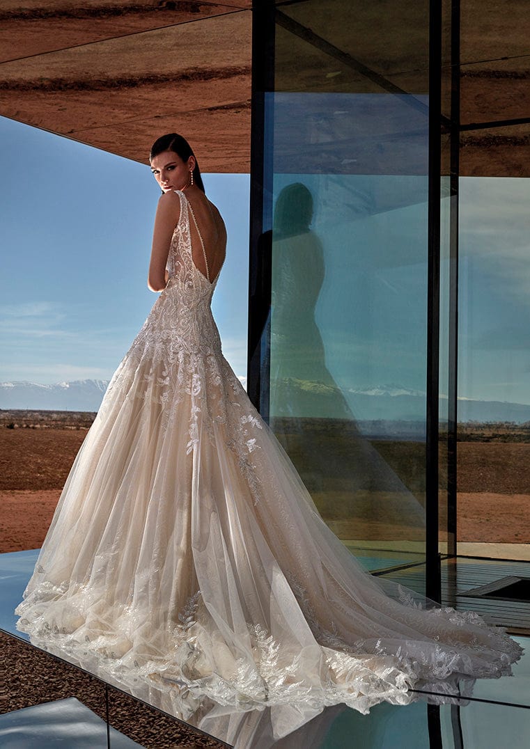 Pronovias Privee: Ruri - Image 2
