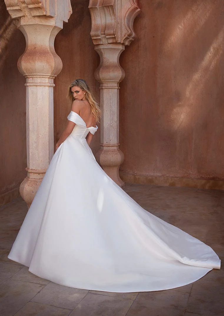 Pronovias: Athos - Image 2
