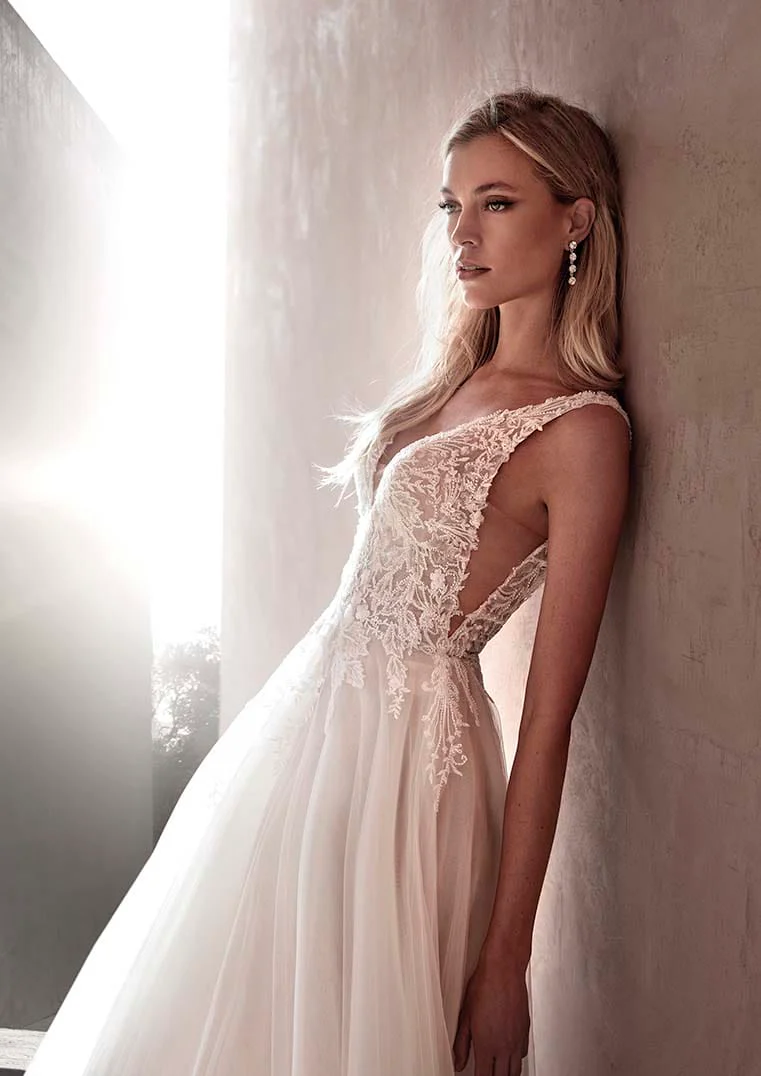 Pronovias: Crimson