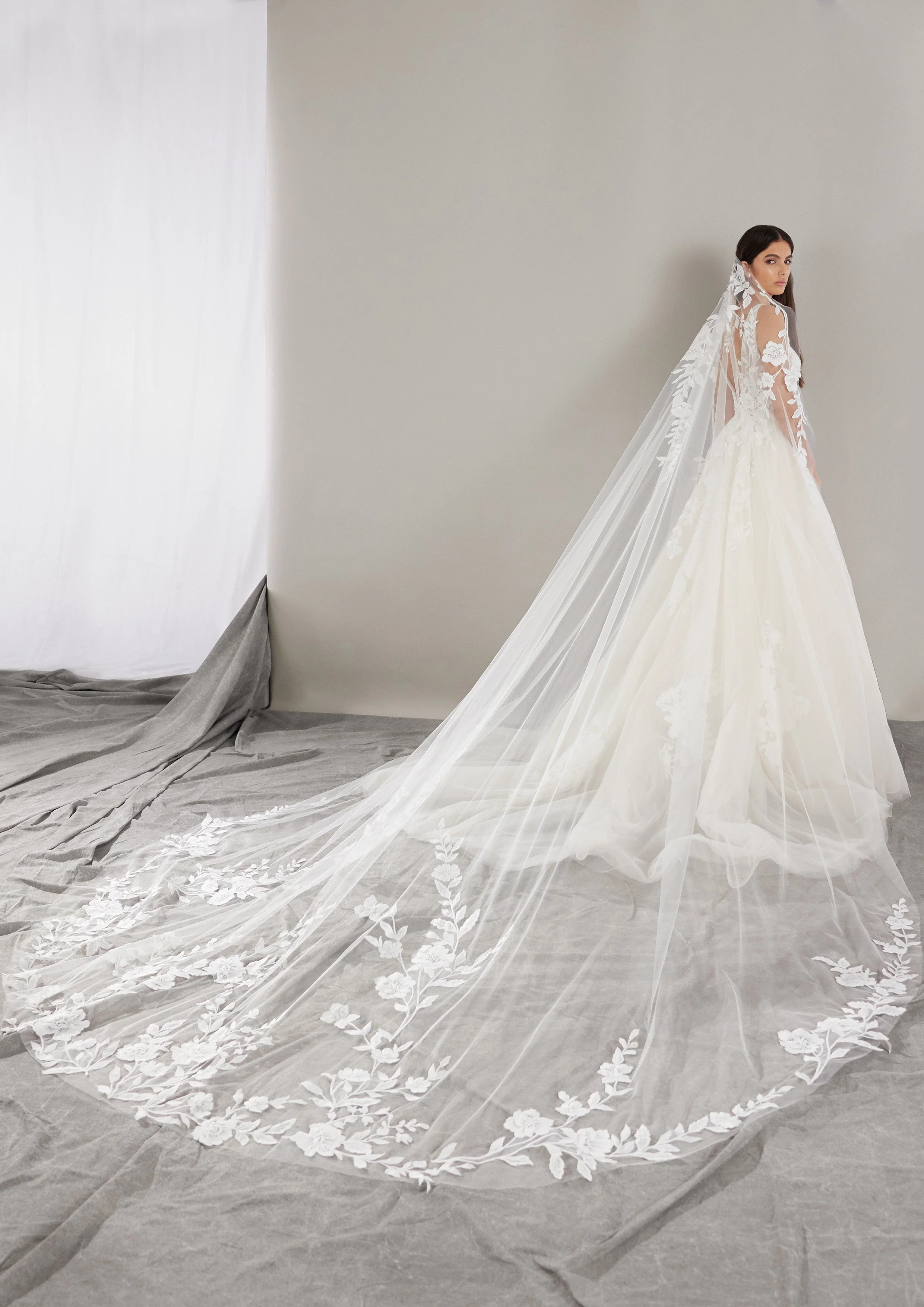 Pronovias: West - Image 2