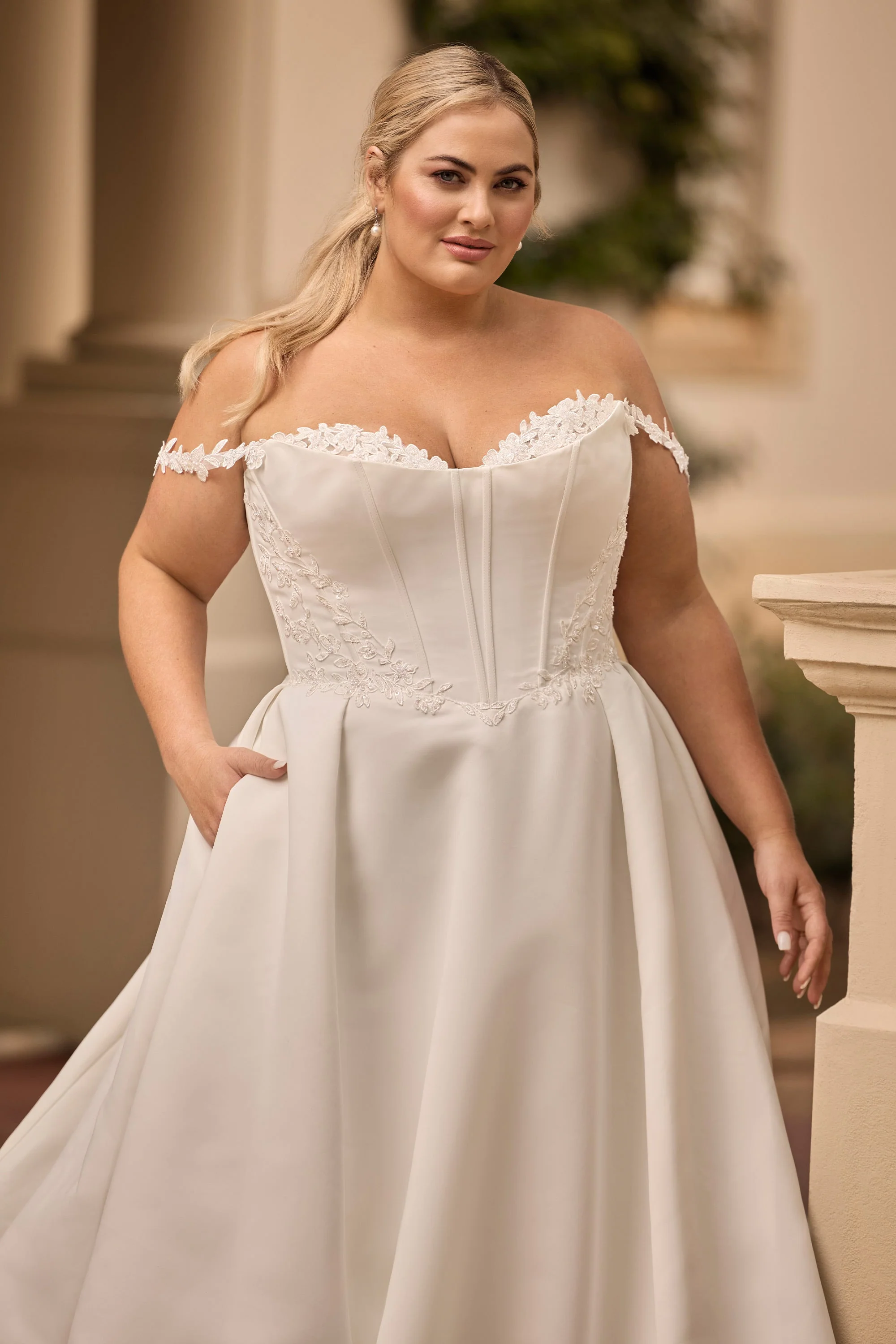 Sophia Tolli: Y3171FI - Rue - Image 2