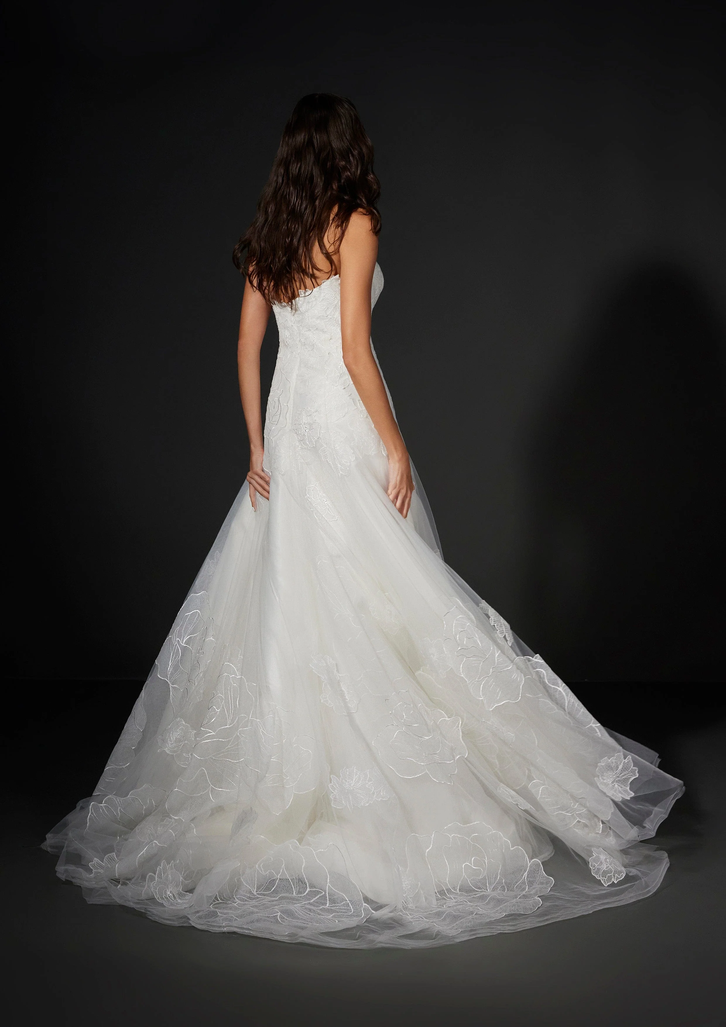 Vera Wang: Albine - Image 3